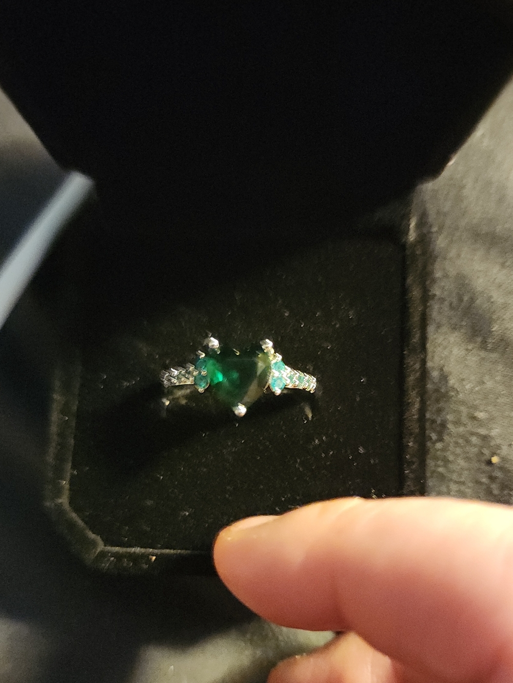 Emerald Green Heart Ring - Green Gemstone Accent - Size 7!